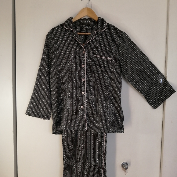 jasmine rose Other - JASMINE ROSE TWO PIECES PYJAMA SIZE MEDIUM